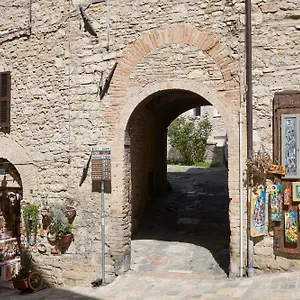 Il Cortile Di San Rufino , Assisi Italia